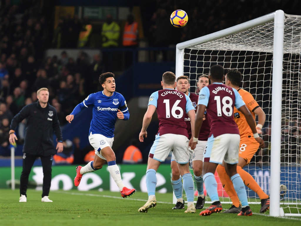 撞甚至质疑 撞甚至质疑